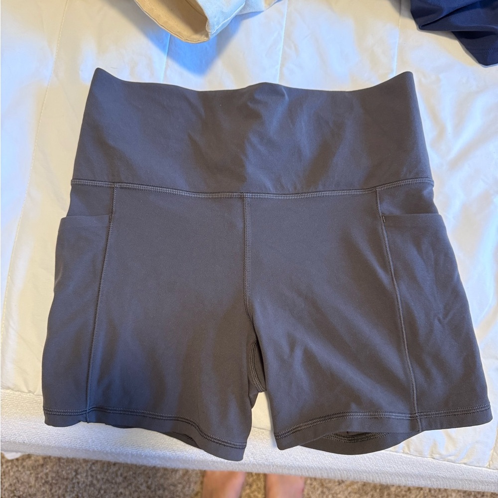 NWOT Athleta Salutation Stash High Rise 5" Short